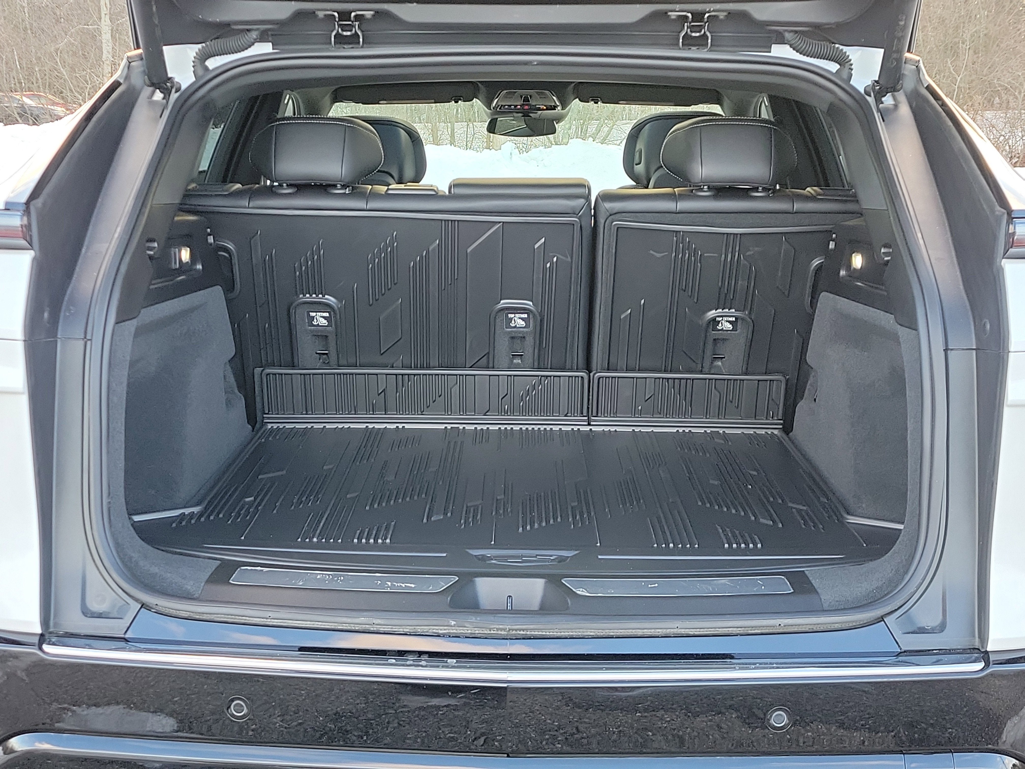 2025 Cadillac LYRIQ Luxury 1