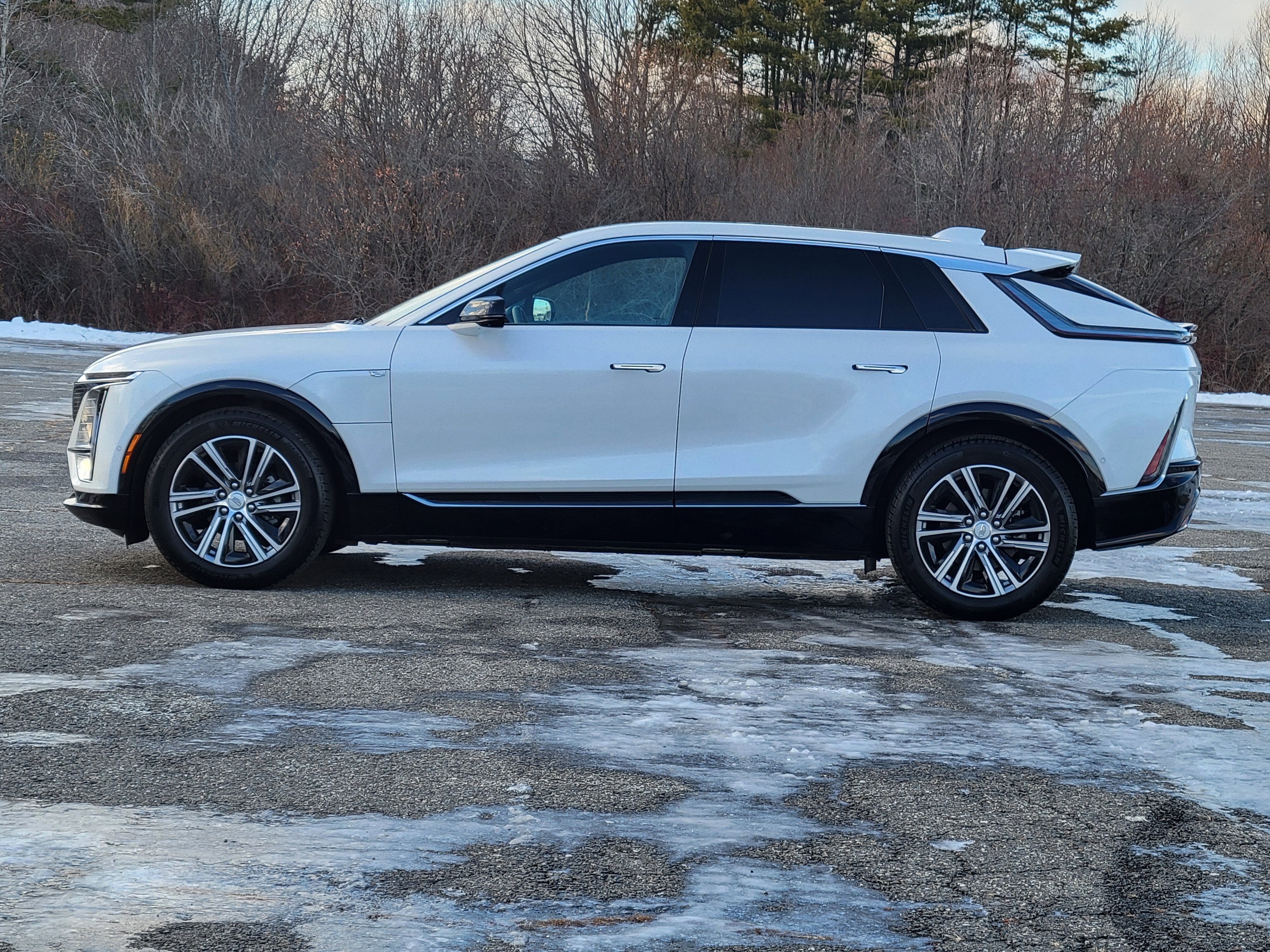 2025 Cadillac LYRIQ Luxury 1