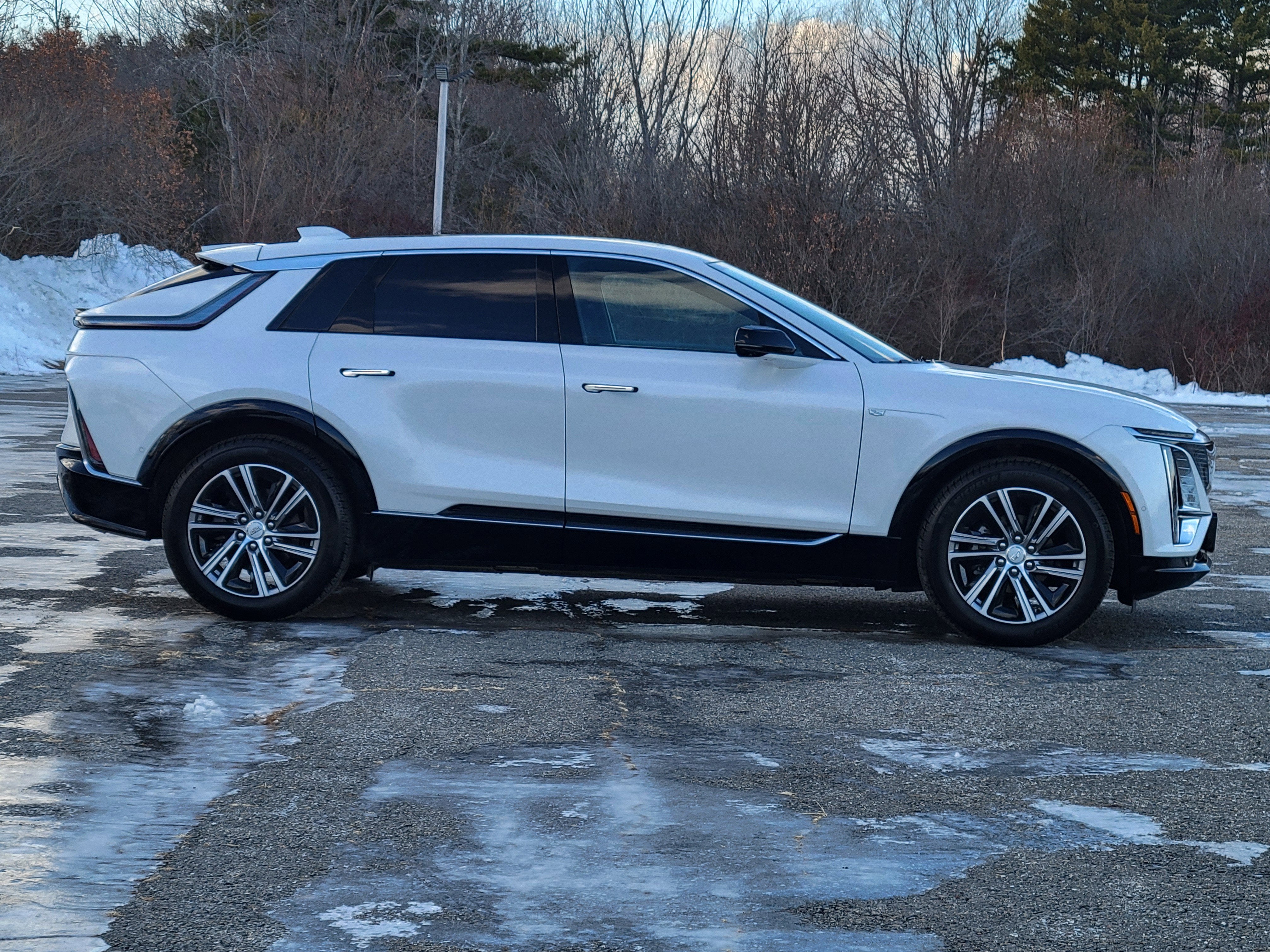 2025 Cadillac LYRIQ Luxury 1