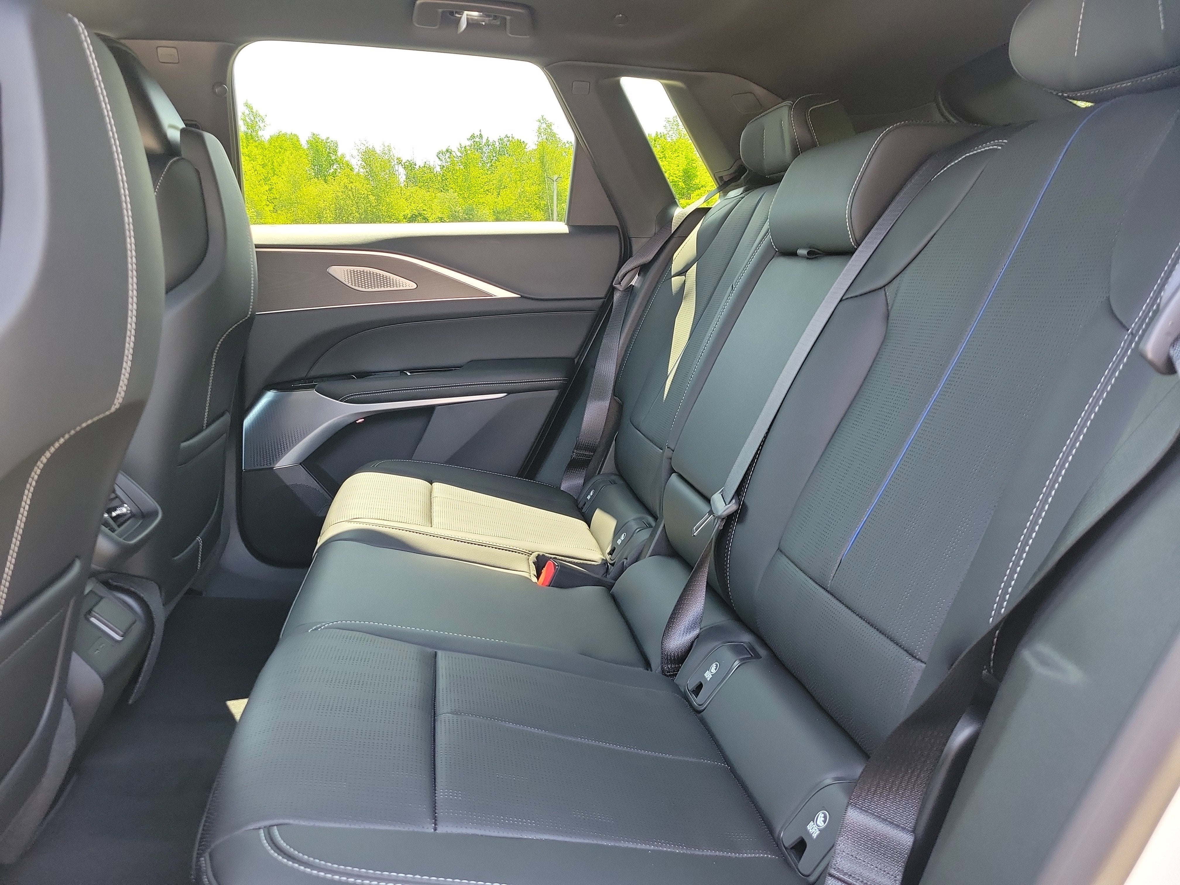 2025 Cadillac LYRIQ Sport 2