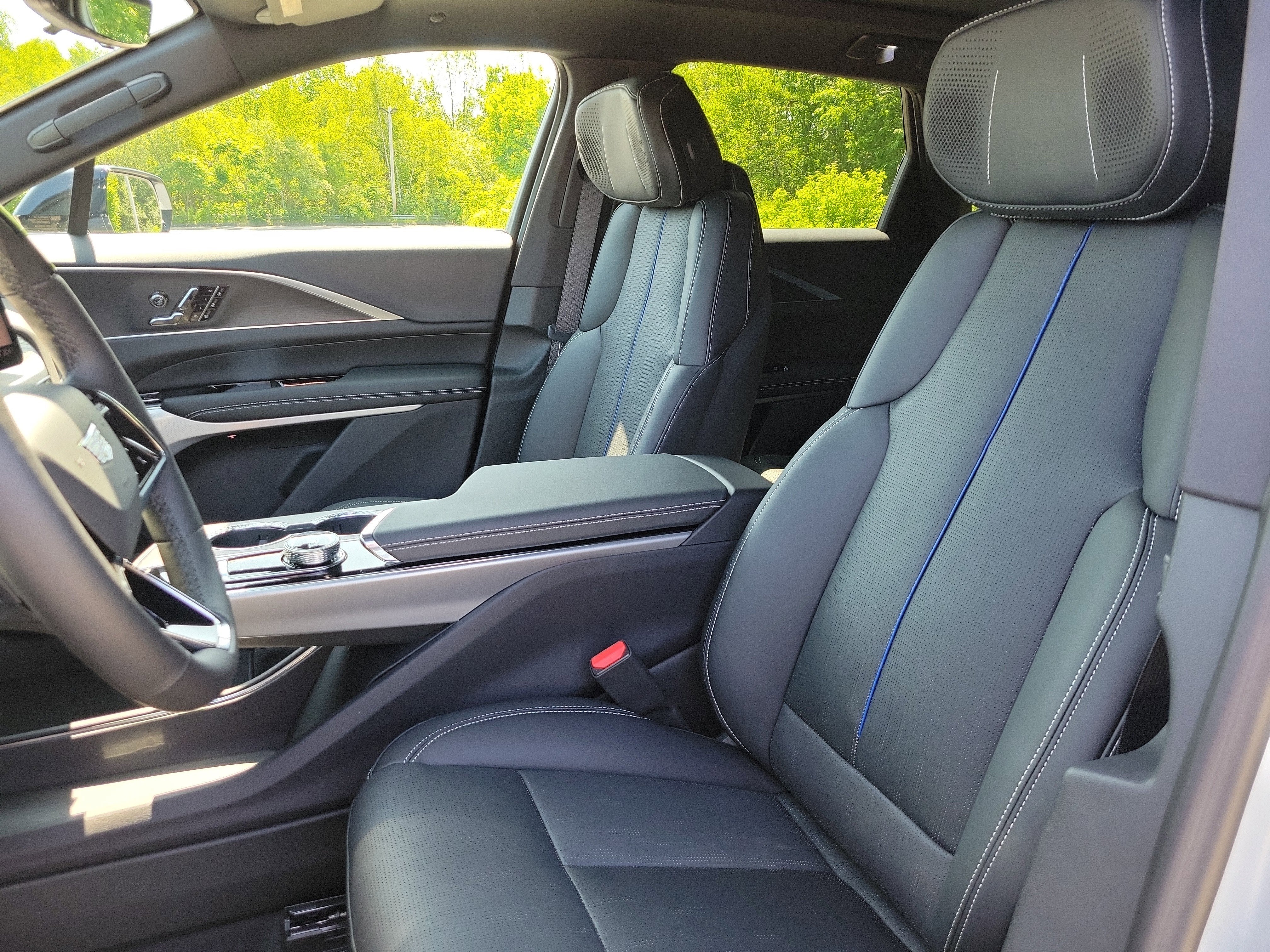 2025 Cadillac LYRIQ Sport 2