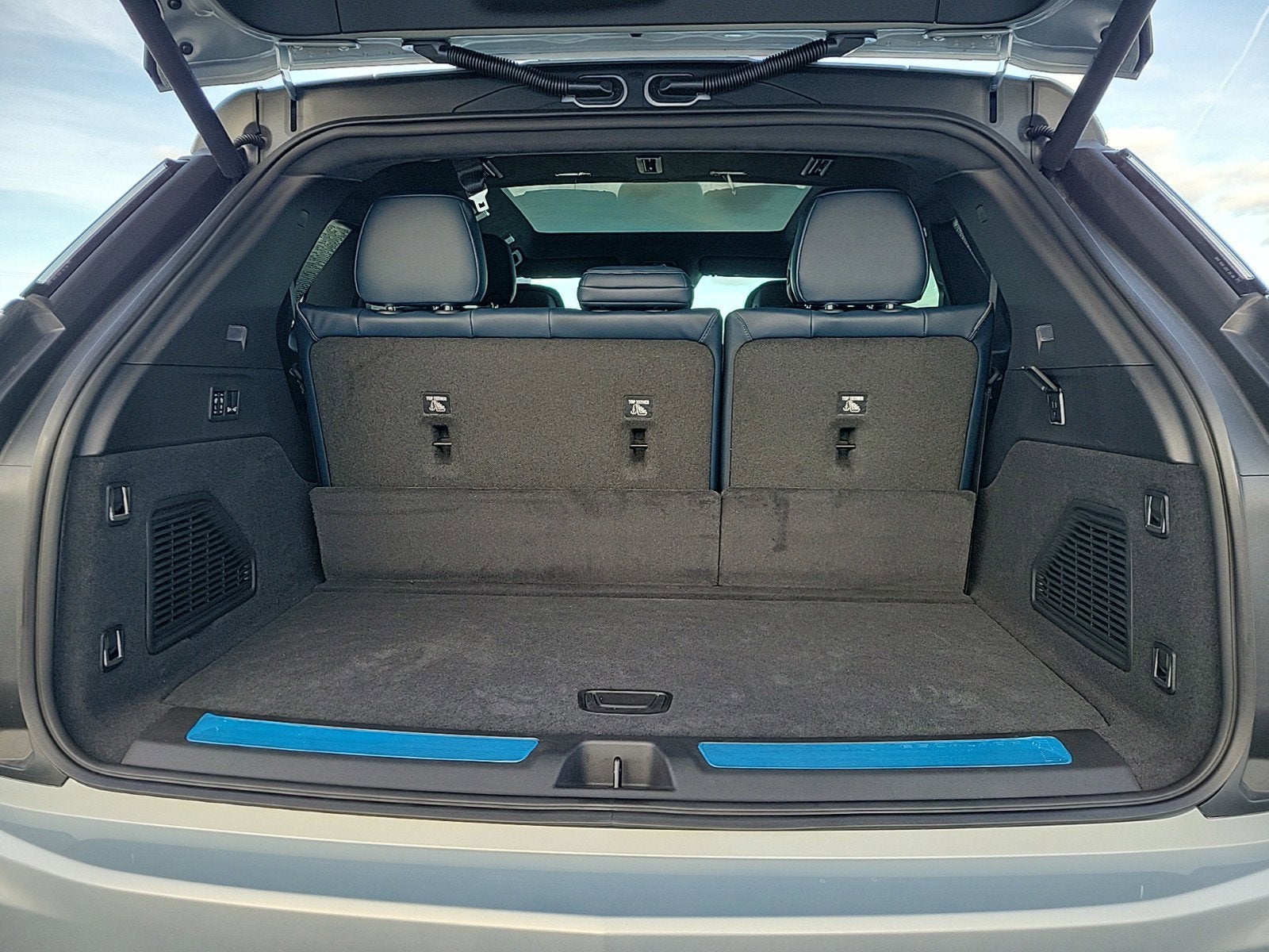 2025 Cadillac ESCALADE IQ Luxury 2