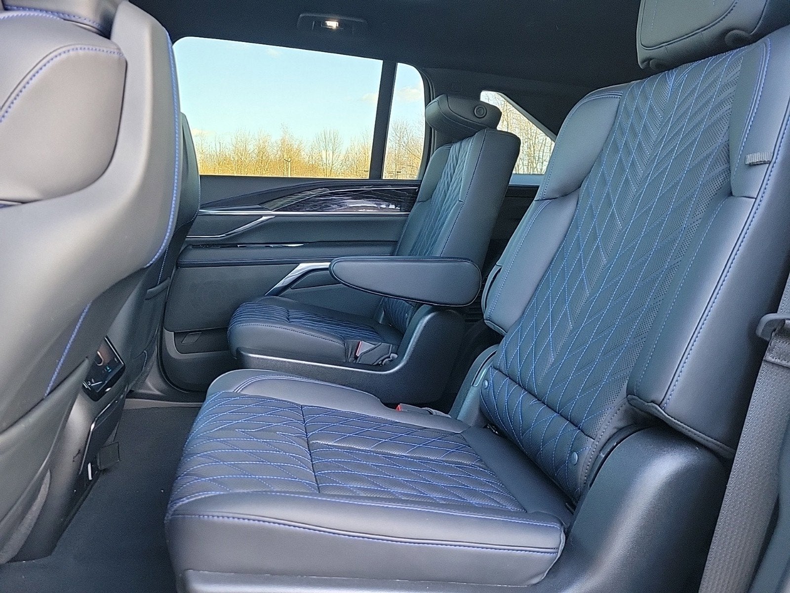 2025 Cadillac ESCALADE IQ Sport 1