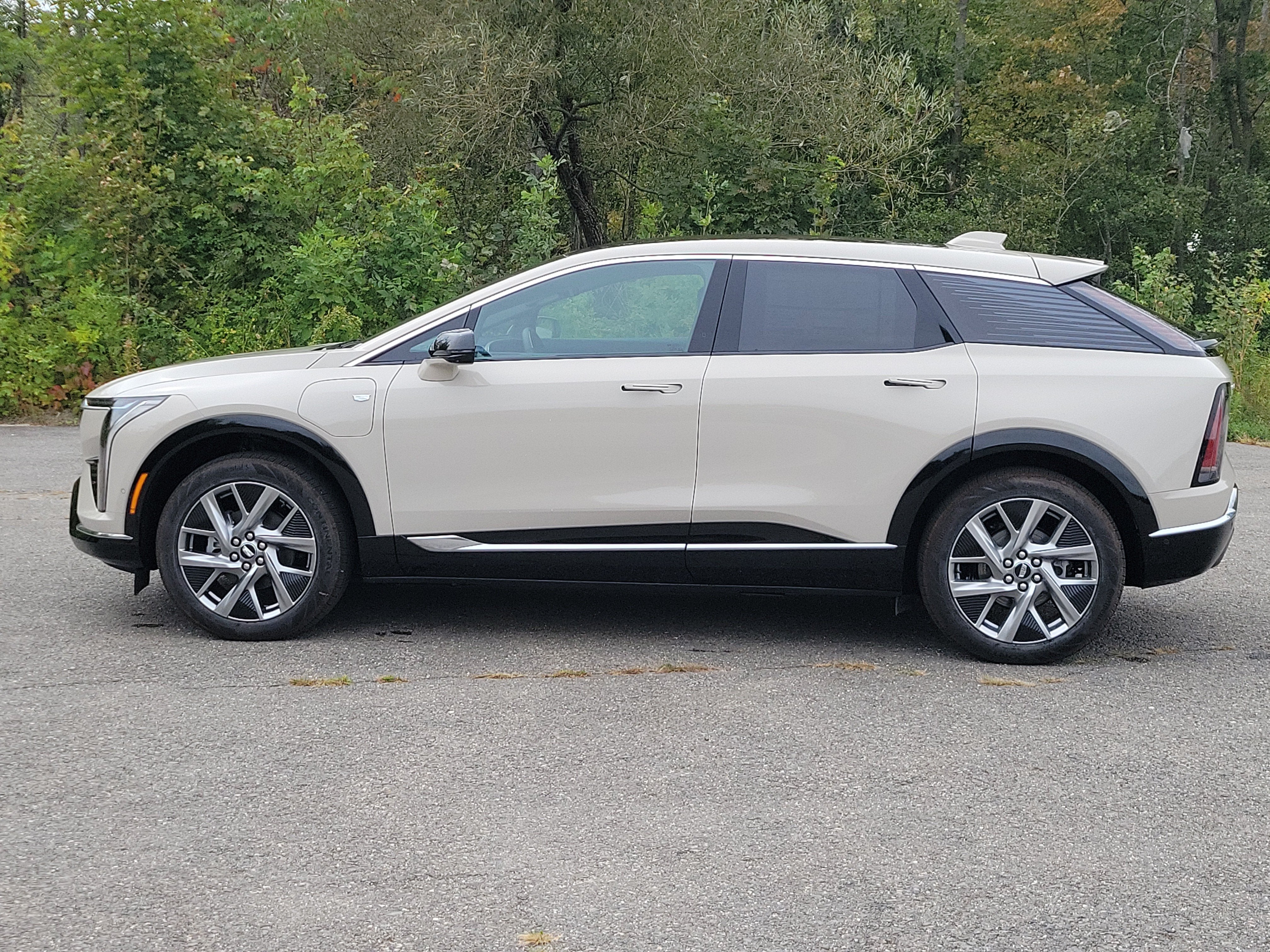 2027 Cadillac OPTIQ Premium Luxury